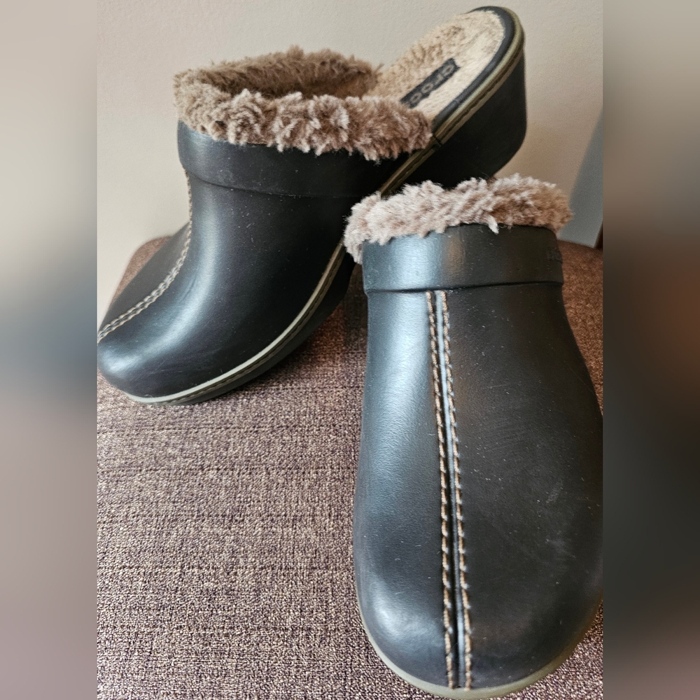 Crocs Black Faux Fur Lined Clogs Womans 11